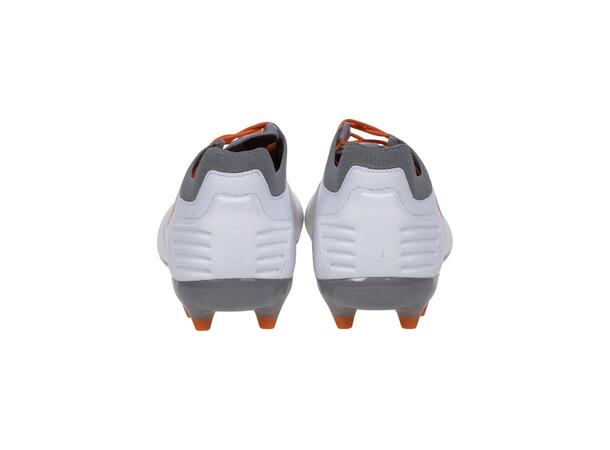 UMBRO Tocco Pro FG Hvit 40 Fotballsko med faste knotter 