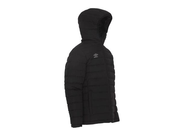 UMBRO Core Padded Jkt Jr Sort 128 Vattert jakke med hette 