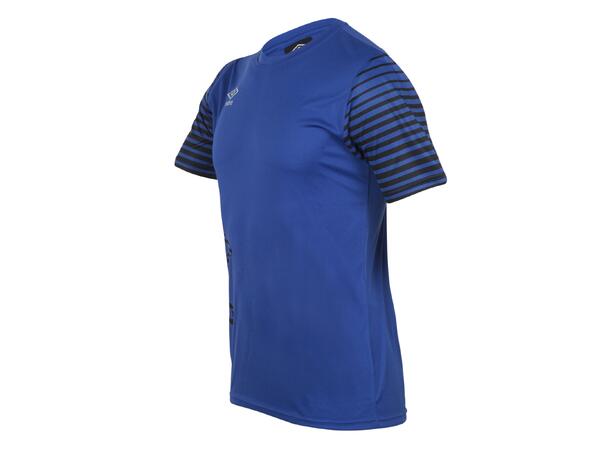 UMBRO Core Training Tee j Blå 128 Teknisk treningstrøye til junior 