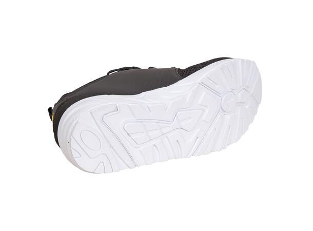 UMBRO Aspin II Sort 40 Fritidssko med god demping 