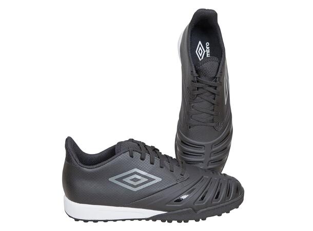 UMBRO UX Accuro III Premier TF Sort 36 Fotballsko med unikt knottesystem 