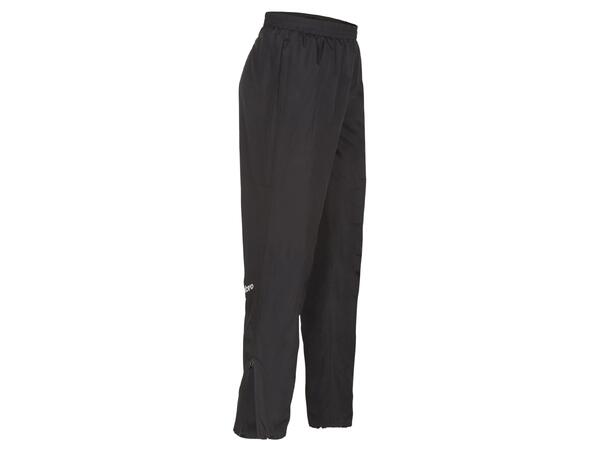 UMBRO Core Woven Pant jr Sort 116 Lett bukse i microfiber til junior 